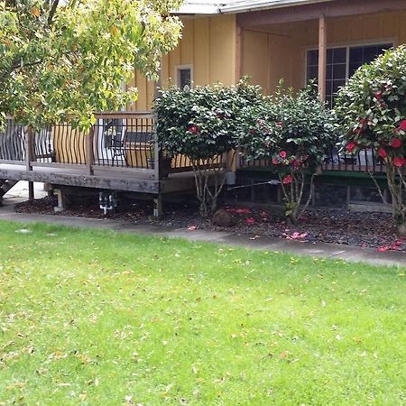 Redwood Inn Willits Bagian luar foto