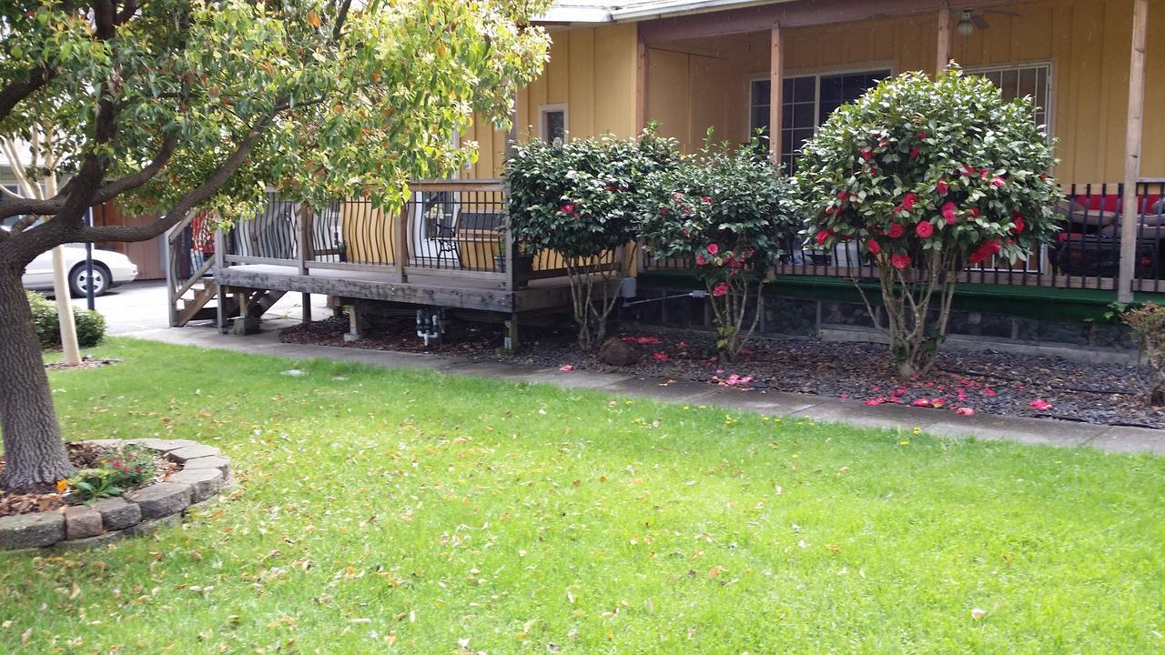 Redwood Inn Willits Bagian luar foto