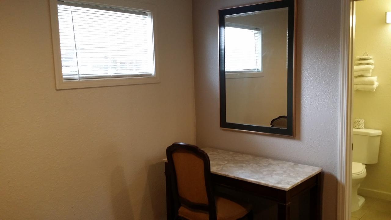 Redwood Inn Willits Bagian luar foto
