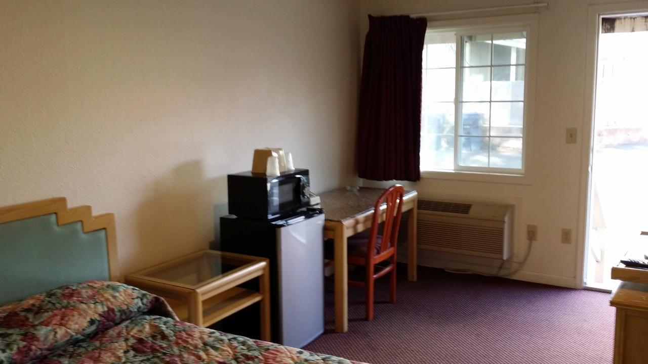 Redwood Inn Willits Bagian luar foto
