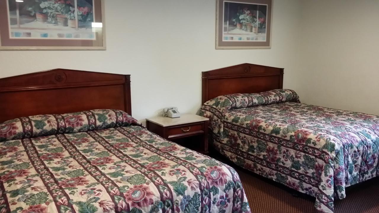 Redwood Inn Willits Bagian luar foto