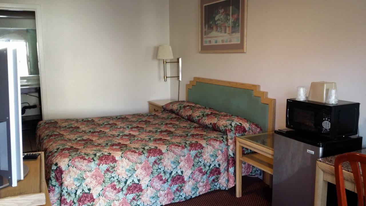Redwood Inn Willits Bagian luar foto