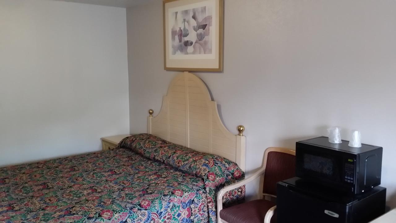 Redwood Inn Willits Bagian luar foto