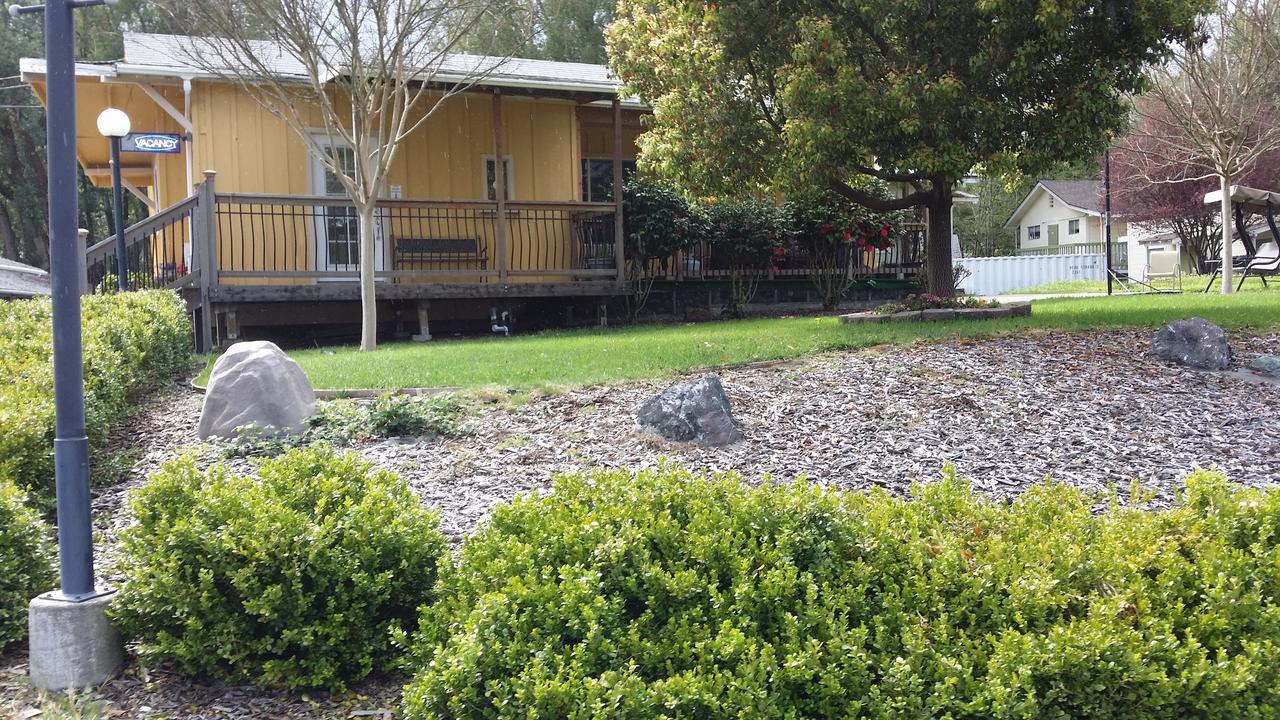 Redwood Inn Willits Bagian luar foto