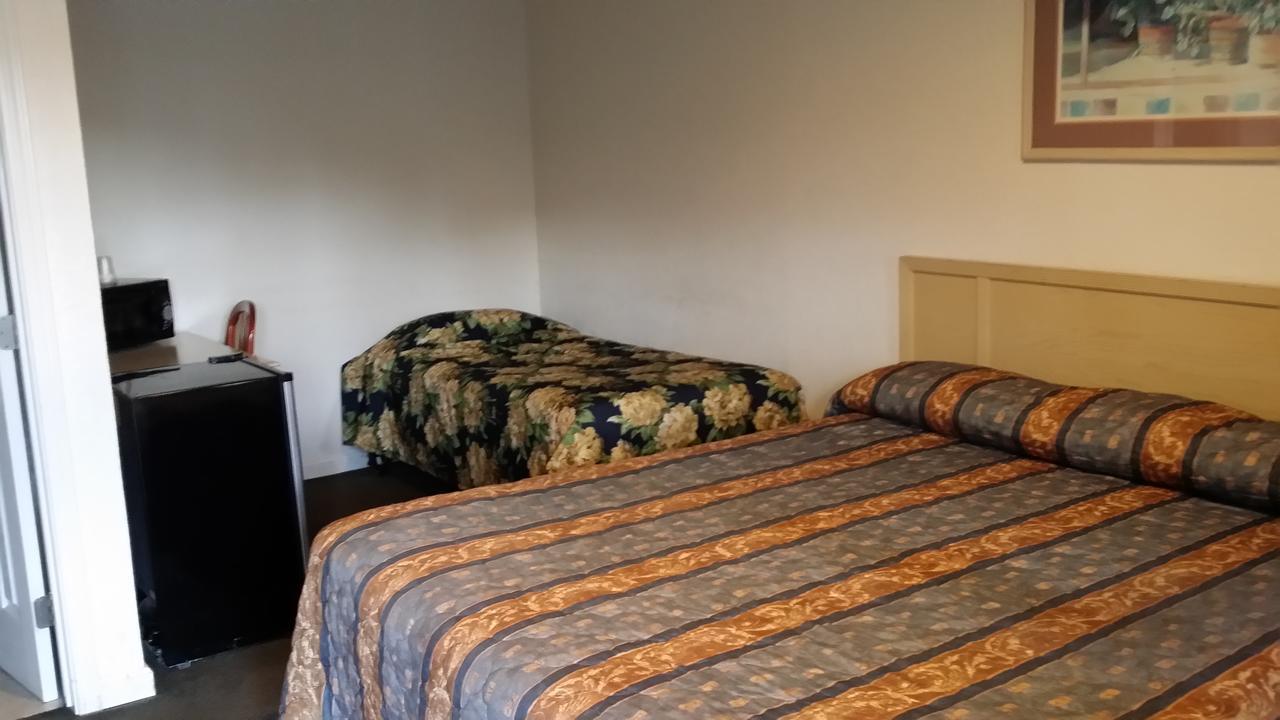 Redwood Inn Willits Bagian luar foto