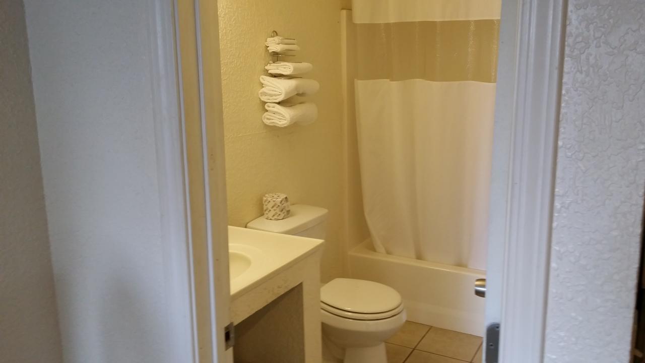 Redwood Inn Willits Bagian luar foto