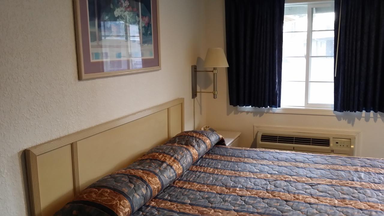 Redwood Inn Willits Bagian luar foto