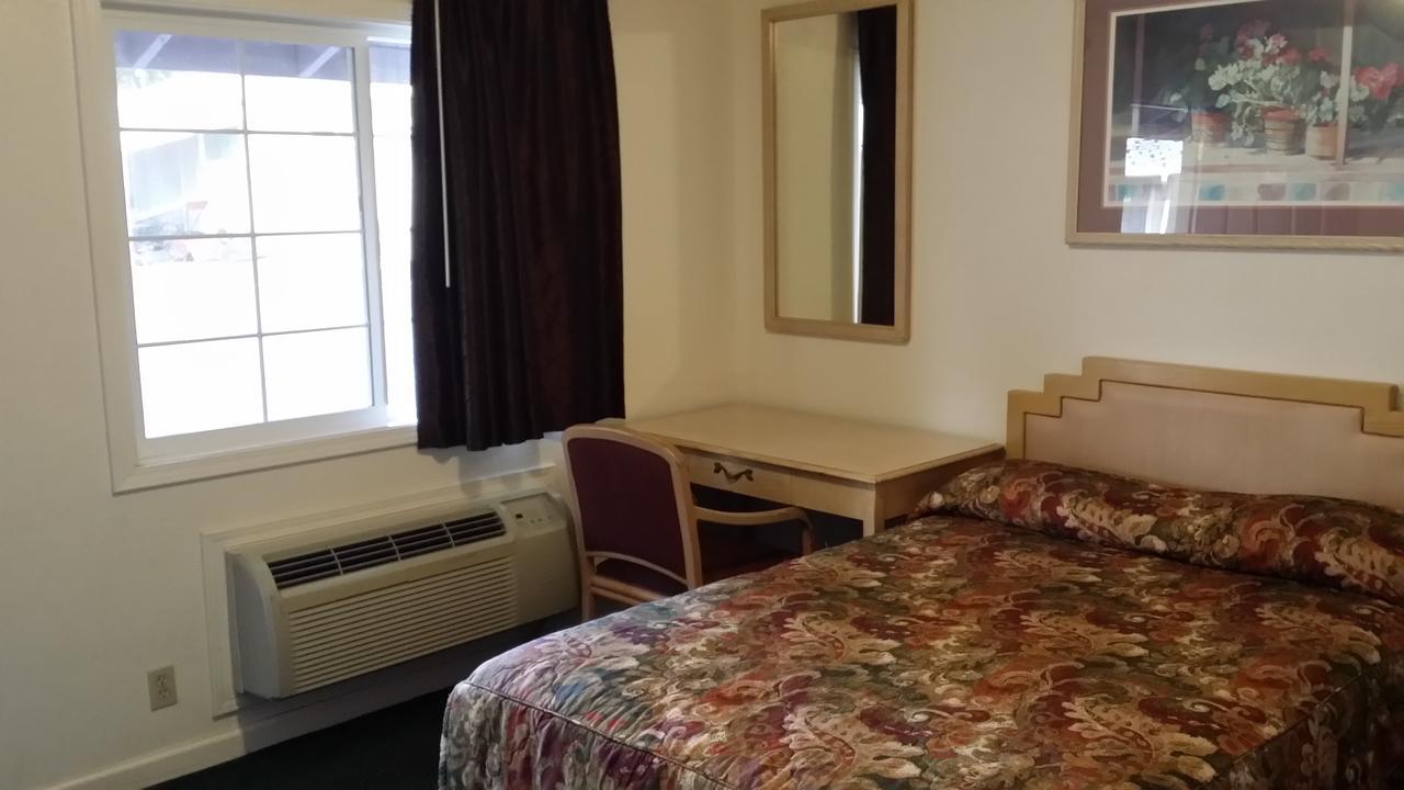 Redwood Inn Willits Bagian luar foto